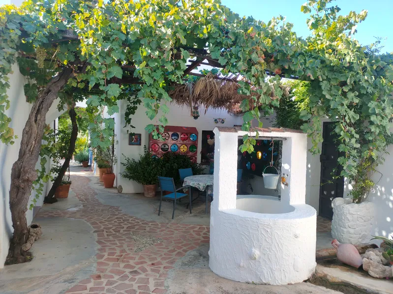 Casa, jardín, pozo, naturaleza, relax.