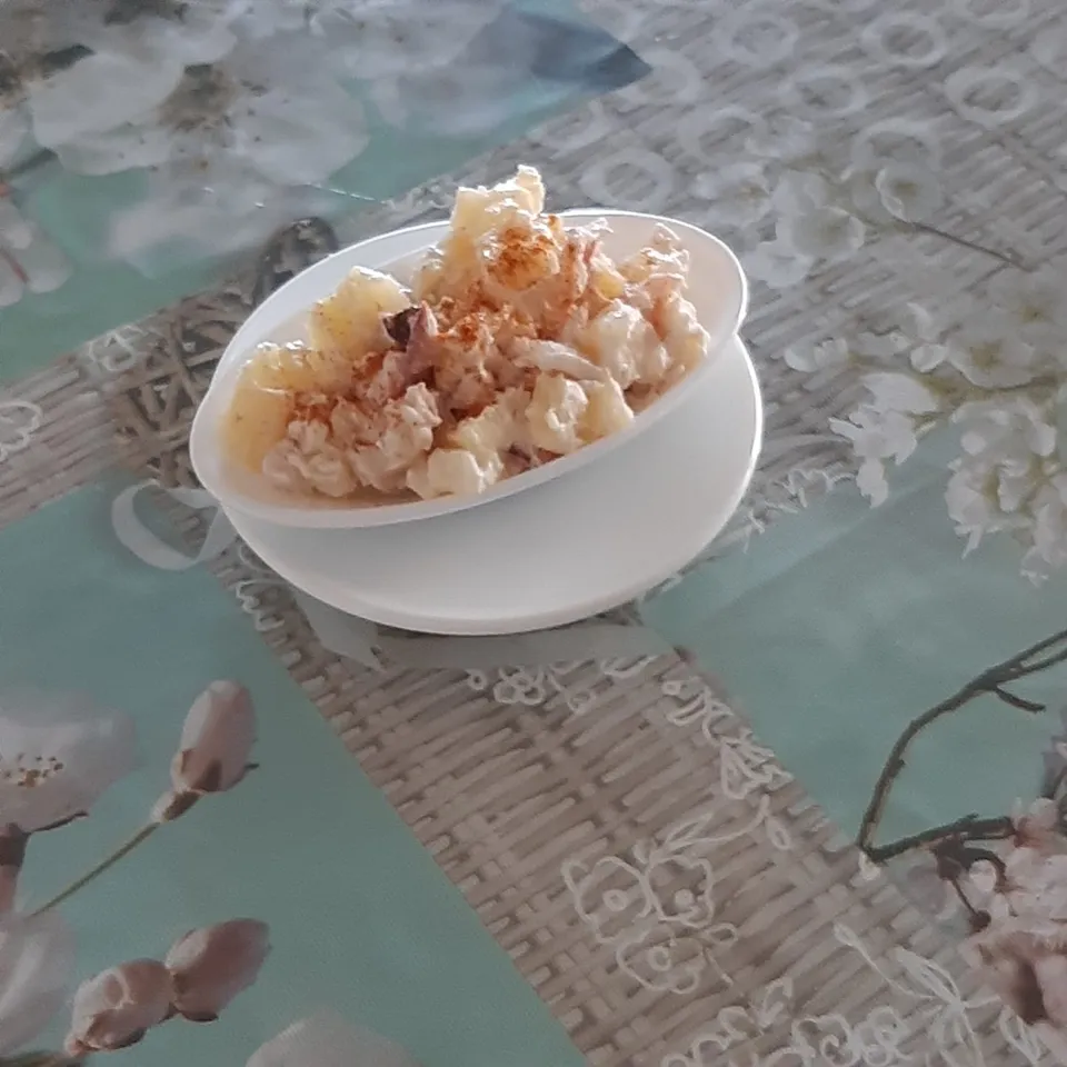 Ensalada de pollo con piña.