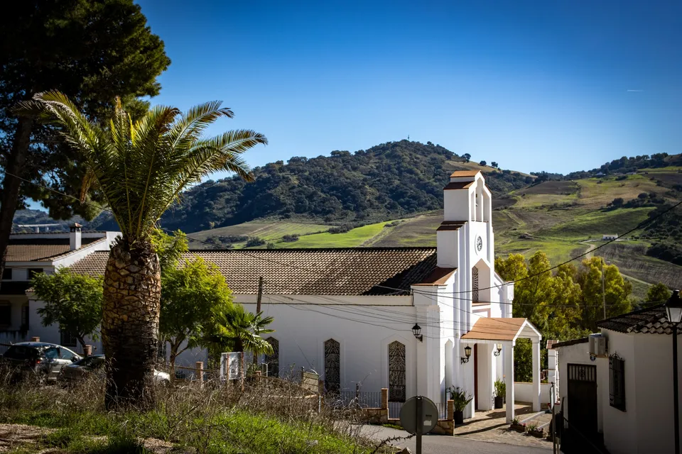Iglesia, montaña, palmera, cielo, tranquilo.
